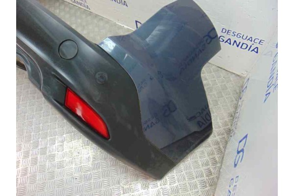 Paragolpes trasero