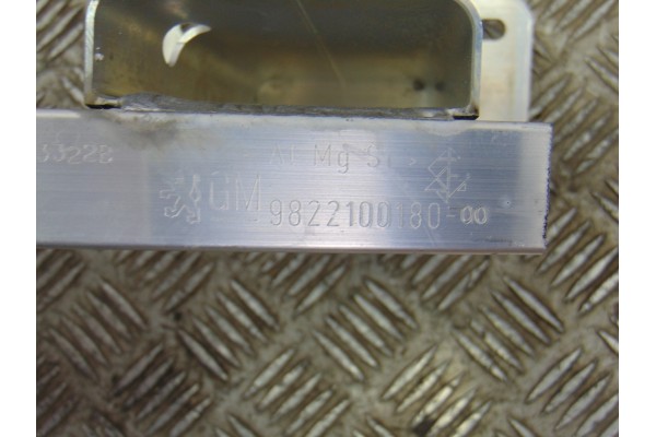 Refuerzo paragolpes delantero, Peugeot 5008 Active 2017, 9822100180