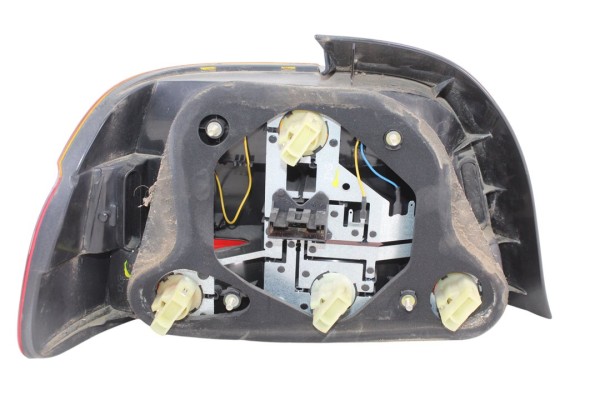 Piloto trasero derecho, BMW Serie 5 Berlina (E39) 525i 2001 usado 4