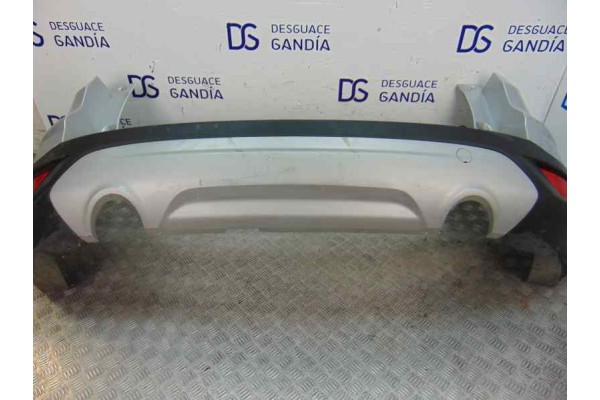 Paragolpes trasero