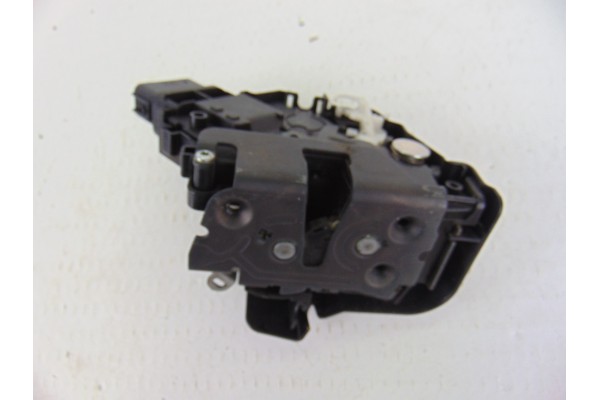 Cerradura puerta delantera derecha, Volvo V50 Familiar D4 Kinetic 2011, 30799302
