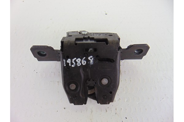 Cerradura maletero / porton, Opel Astra J Sports Tourer Sport 2010 usado 4