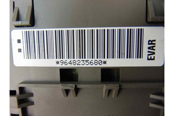 Caja reles / fusibles, Citroen C5 Berlina 2.0 HDI SX 2002, 9648235680 usado 4
