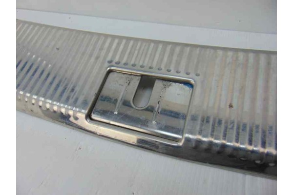 Molduras traseras, Volkswagen Touareg (7LA) TDI V6 2004, 7L6863459B usado 4