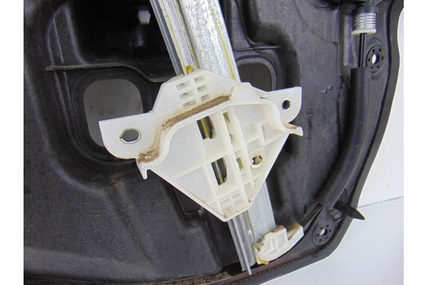 2 PIN ELEVALUNAS DELANTERO DERECHO MAZDA 3 BERLINA / SEDÁN (BM/BN) Luxury 2014 2 PIN 201071 MAZDA - 2