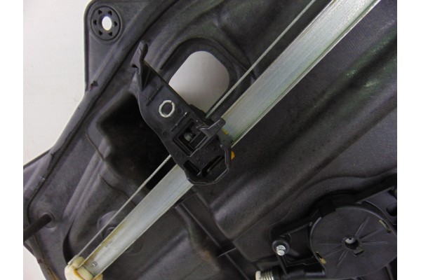 2 PIN ELEVALUNAS TRASERO DERECHO MAZDA 3 BERLINA / SEDÁN (BM/BN) Luxury 2014 2 PIN 201073 MAZDA - 2