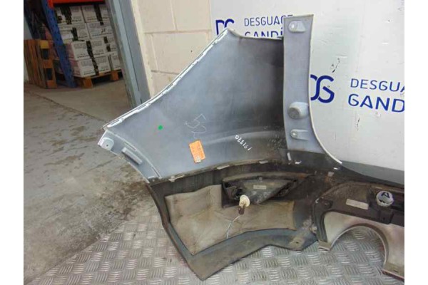 Paragolpes trasero usado 4