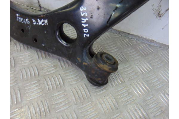 Brazo suspension inferior delantero derecho, Ford Focus Berlina (CB8) Trend 2011 usado 4