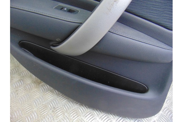 Guarnecido puerta trasera izquierda, BMW Serie 1 Berlina (E81/E87) 118d 2010 usado 4