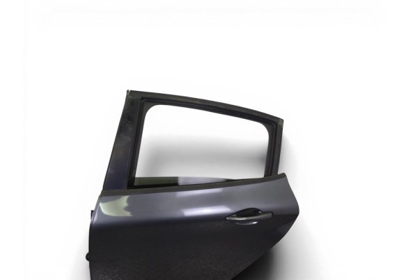 Puerta trasera izquierda, Peugeot 208 Style 2016 usado 4