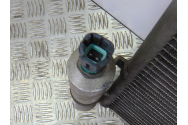 Condensador / radiador aire acondicionado, Nissan Almera Tino (V10M) Acenta 2004 usado 5