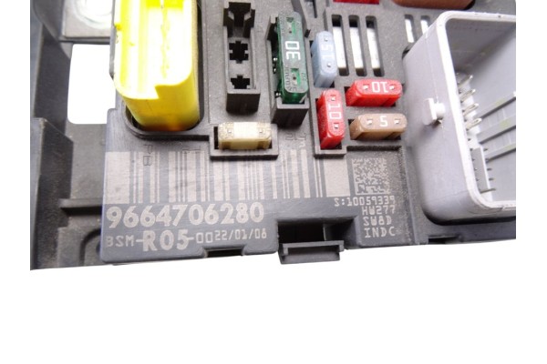Caja reles / fusibles, Peugeot 308 Confort 2008, 9664706280