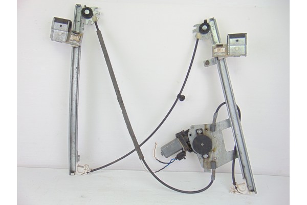 Elevalunas delantero derecho, Ford Focus Berlina (Cak) Ambiente 2004