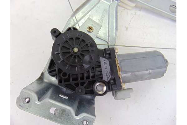 Elevalunas trasero izquierdo, Citroen C3 1.4 16V SensoDrive X-Tr 2004 usado 5