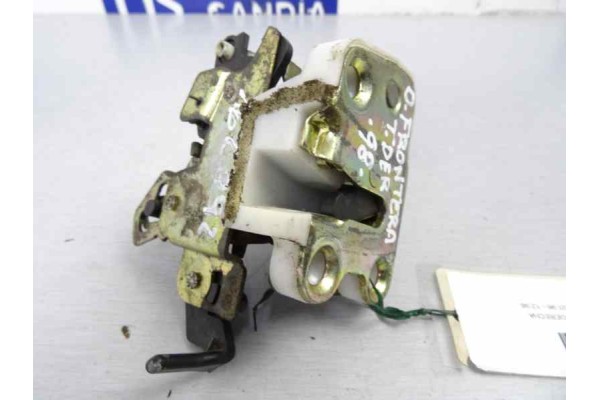 Cerradura puerta trasera derecha, Opel Frontera a Básico 1997 usado 5
