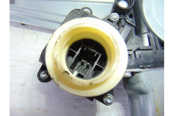 Elevalunas trasero derecho, Toyota Avensis Cross Sport (T27) Advance 2011, 85702-02020