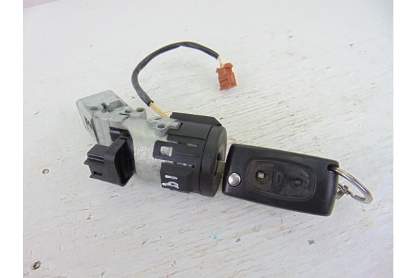 Antirrobo / llave contacto, Citroen C3 Picasso Exclusive 2013 usado 5