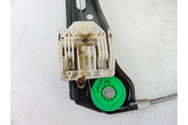Elevalunas delantero derecho, BMW Serie 1 Berlina (E81/E87) 118d 2007 usado 5