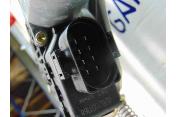 Elevalunas delantero derecho, Audi A6 Avant (4B5) 2.7 T Quattro 2001, 4B0837398