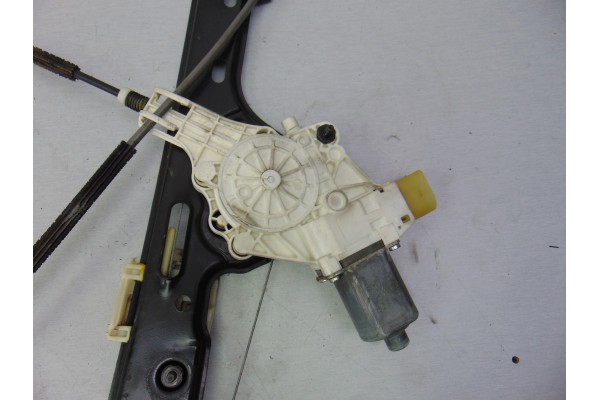 Elevalunas delantero izquierdo, BMW Serie 1 Berlina (E81/E87) 118d 2007 usado 5