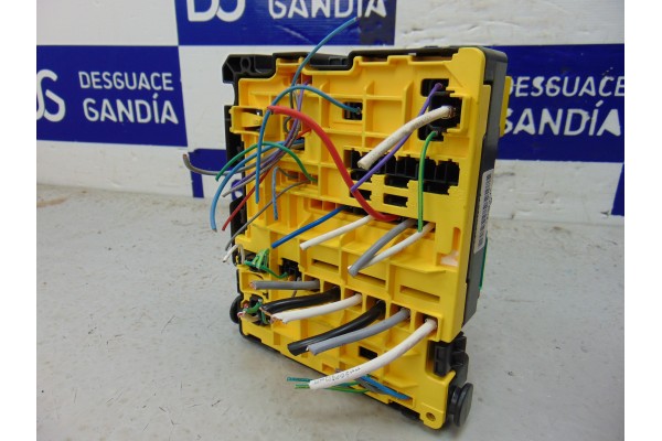 Caja reles / fusibles, Citroen C4 Cactus Feel 2014, 9804848480 usado 5