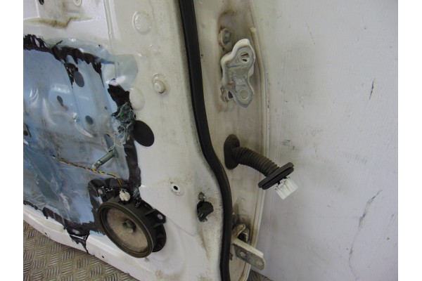 Puerta trasera izquierda, Toyota Corolla Verso (R1) 2.2 D-4D Luna 2008