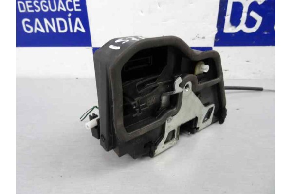 Cerradura puerta trasera derecha