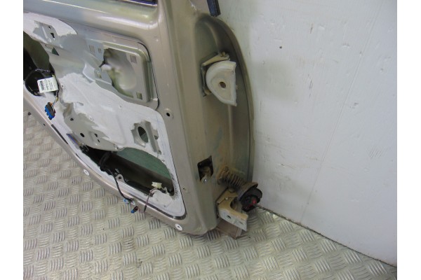 Puerta trasera izquierda, Citroen C3 1.4 16V SensoDrive X-Tr 2004 usado 5
