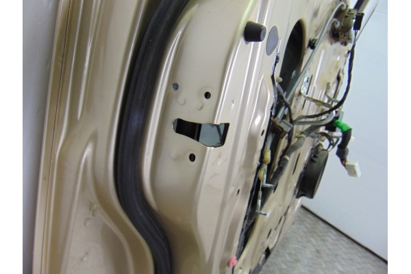 Puerta delantera izquierda, Ssangyong Rodius Xdi Limited AWD 2006, DORADA