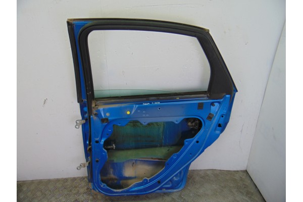Puerta trasera derecha, Ford Focus Berlina (Cap) Trend 2005 usado 5