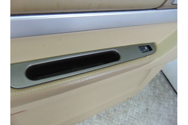 Puerta trasera izquierda, Ssangyong Rodius Xdi Limited AWD 2006, DORADA