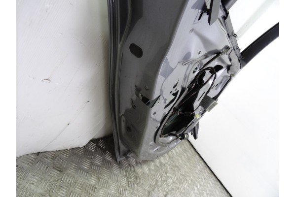 Puerta trasera izquierda, BMW Serie 1 Berlina (E81/E87) 118d 2010 usado 5