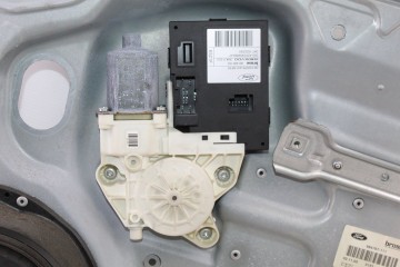 Elevalunas delantero derecho, Ford Focus Berlina (Cap) Trend 2005