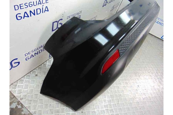 Paragolpes trasero