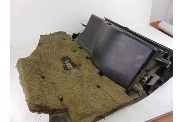 Guantera, Audi A4 Berlina (B5) 1.9 Tdi 1999, 8D1857035D