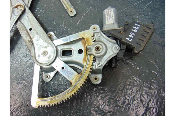 Elevalunas trasero derecho, Toyota Corolla Verso (R1) 2.0 D-4D Sol 2004, 69830-0F020