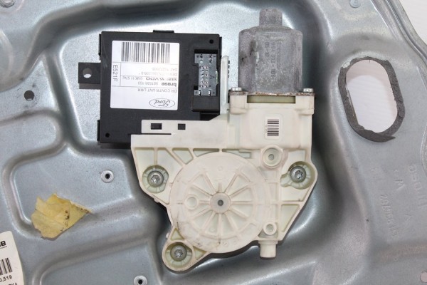 Elevalunas trasero izquierdo, Ford Focus Berlina (Cap) Trend 2005 usado 5