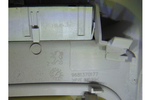 Luz interior, Peugeot 3008 Confort 2009, 9681370177