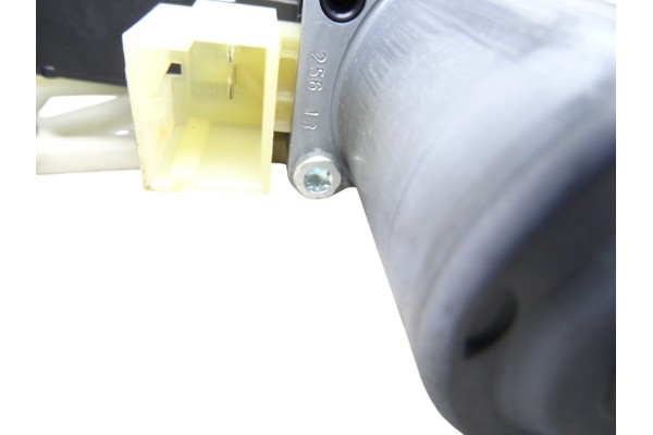 Elevalunas trasero derecho, Audi A3 Sportback (8VA) Ambiente 2013, 8V4839462