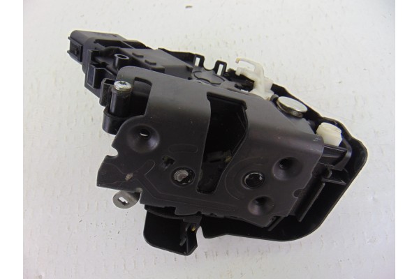 Cerradura puerta trasera derecha, Volvo V50 Familiar D4 Kinetic 2011, 30799316