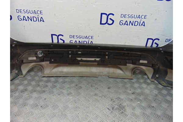 Paragolpes trasero usado 5