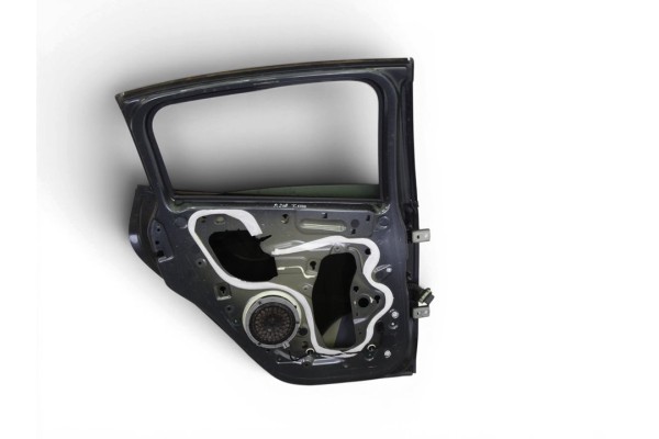 Puerta trasera izquierda, Peugeot 208 Style 2016 usado 5