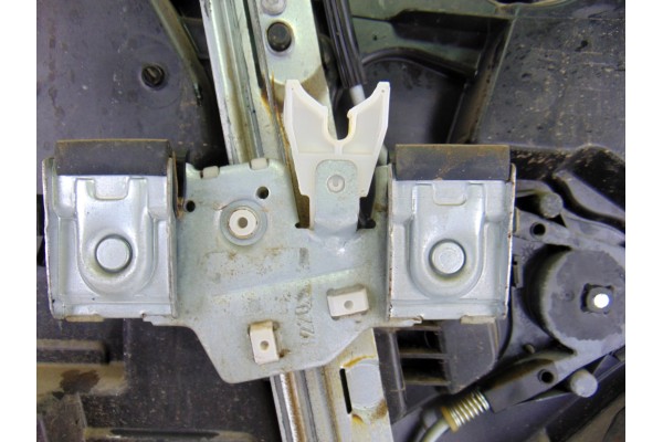 ELEVALUNAS DELANTERO DERECHO FORD FIESTA (CNN)