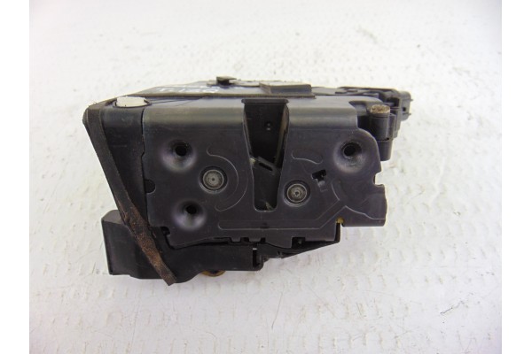 Cerradura puerta trasera izquierda, Mazda 3 Berlina (Bk) 1.6 Crdt Active 2007 usado 6