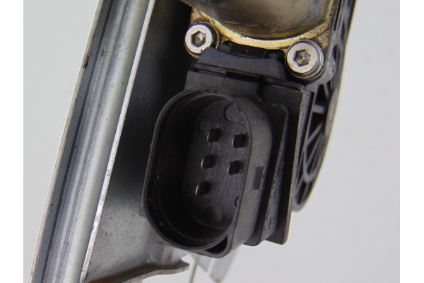 Elevalunas trasero izquierdo, BMW Serie 1 Berlina (E81/E87) 120d 2008 usado 5