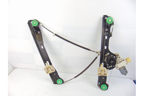 Elevalunas delantero derecho, BMW Serie 1 Berlina (E81/E87) 120d 2008 usado 6