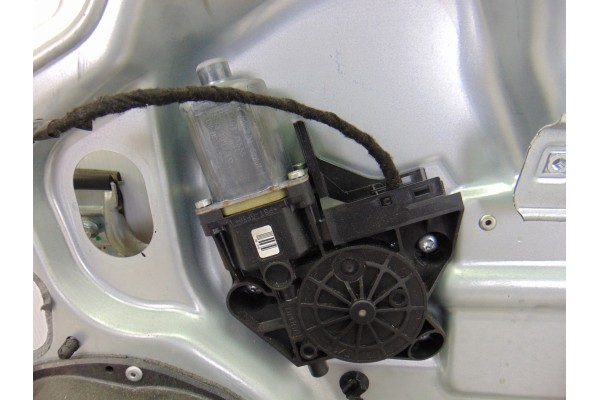 Elevalunas delantero derecho, Ford Focus Berlina (CB4) Trend 2009
