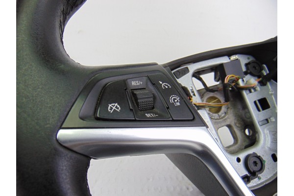 Volante, Opel Astra J Sports Tourer Sport 2010 usado 6