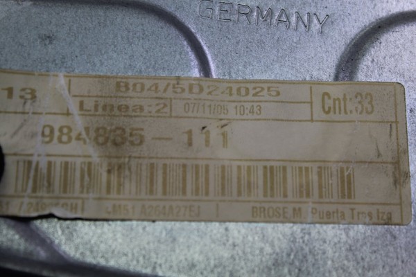 Elevalunas trasero izquierdo, Ford Focus Berlina (Cap) Trend 2005 usado 6