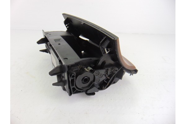 Cenicero, Mercedes-benz Cls (Bm 219) 350 Cgi (219.357) 2006, A2116802852